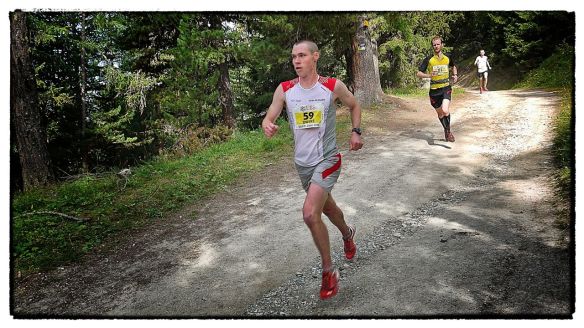 Tom Owens at Sierre Zinal being chased by Joe Symonds (Andy Symonds brother) copyright Ian Corless
