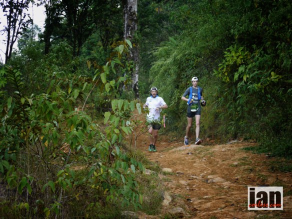 Clark and Wardian pursuing Reiter at the bottom of the second climb TCC2014 ©iancorless.com