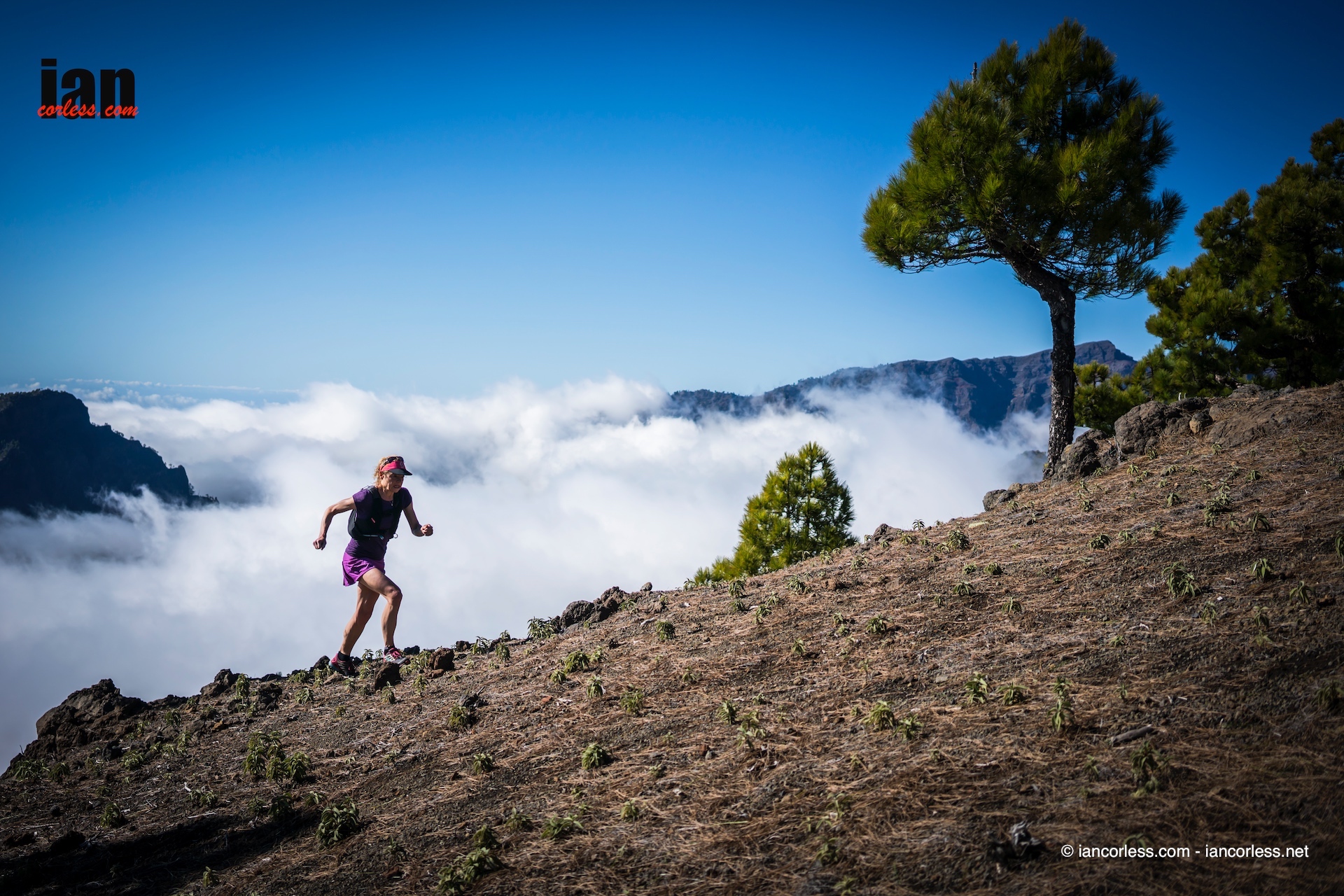 Niandi running above the clouds in what feels like our second home, La Palma.